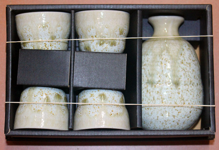 Saki Bottle and Cups - boxed set