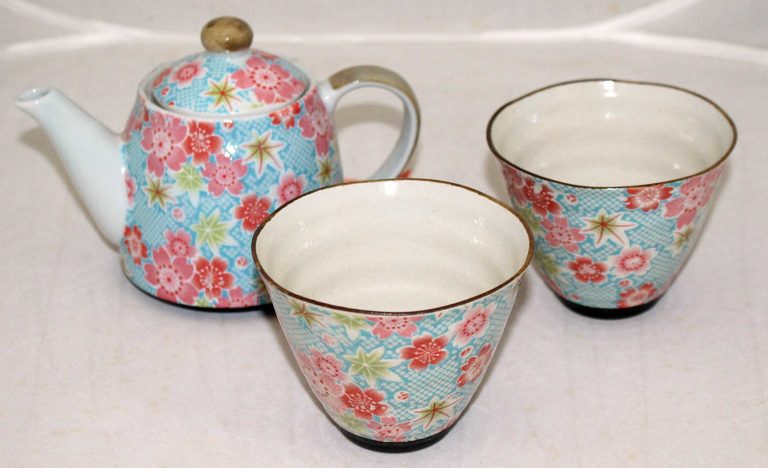 Teapot with Cups